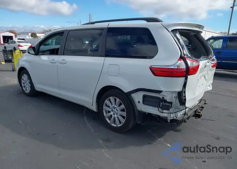 2017 Toyota Sienna Xle 7 Passenger z USA, uszkodzony, nr VIN 5TDDZ3DC8HS174775